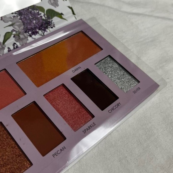 Sakura + Sage - Vegan Eyeshadow & Blush Palette - Picture 2 of 4